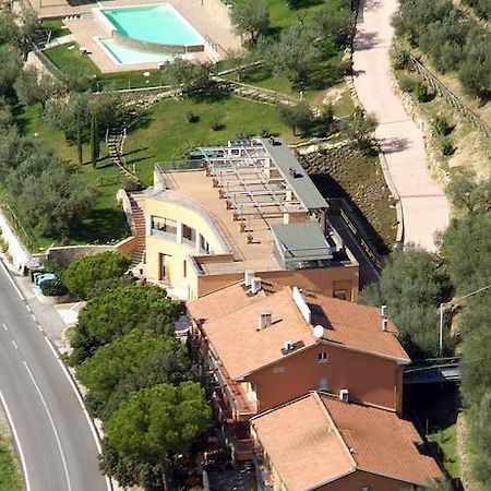 Hotel Il Castellaccio Piccione Exterior photo
