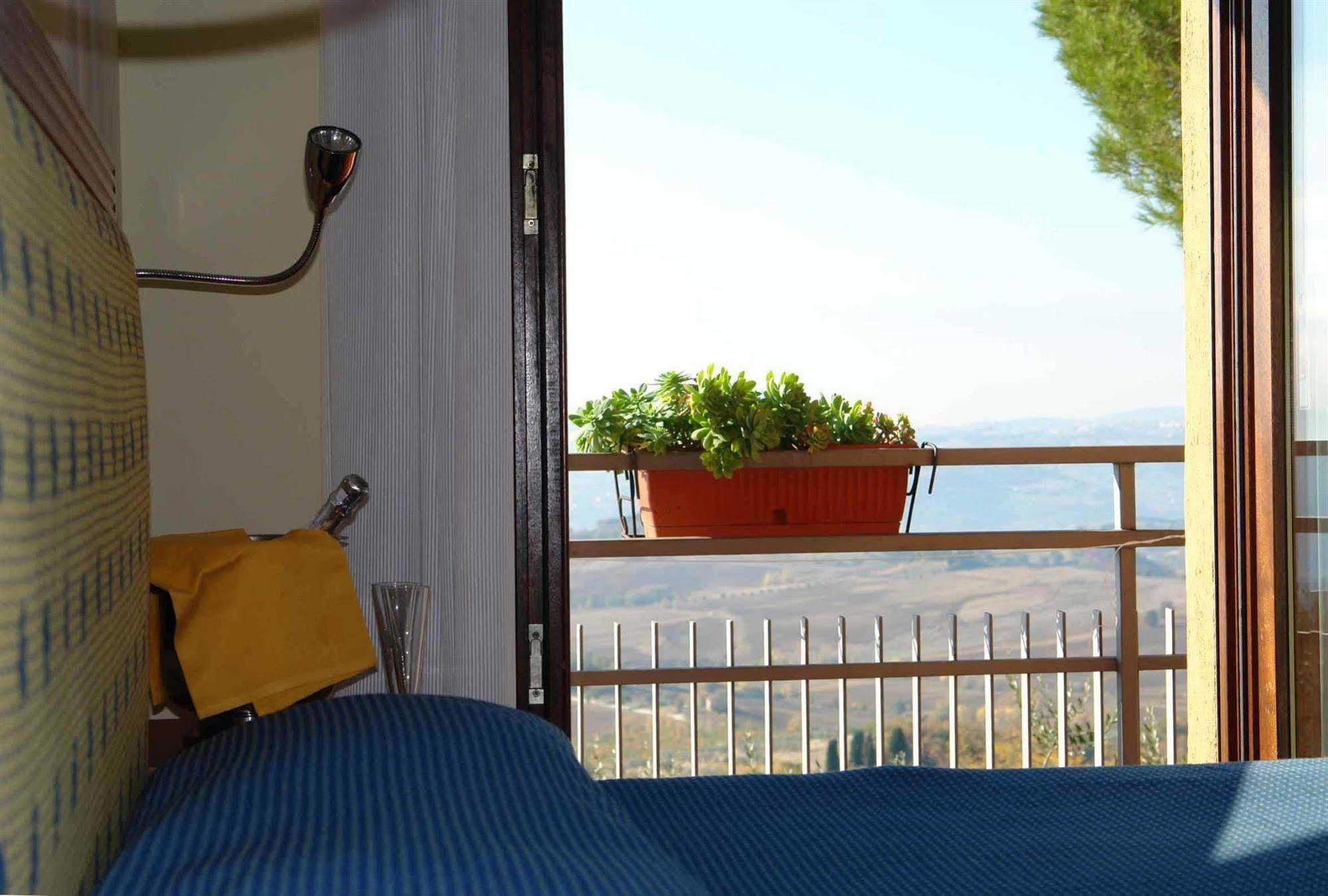 Hotel Il Castellaccio Piccione Exterior photo
